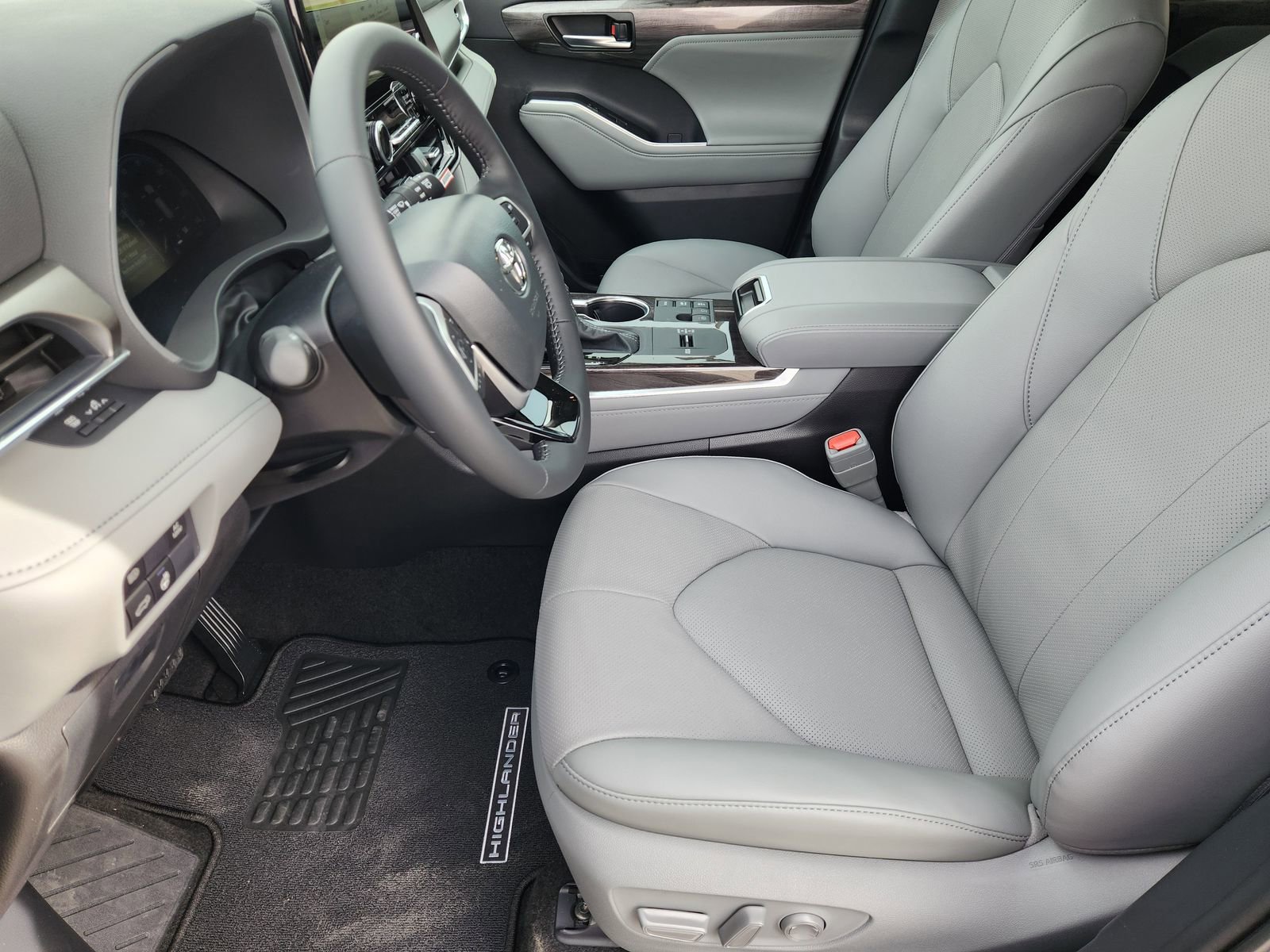New 2026 Toyota Highlander Limited image 14