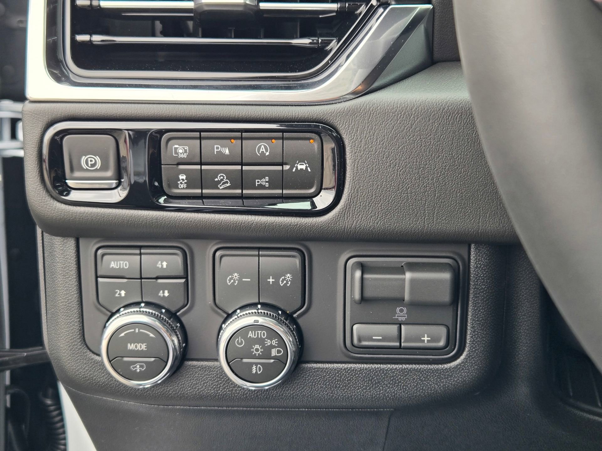 New 2026 GMC Yukon Denali w/ Denali Reserve Package AWD/4WD image 45