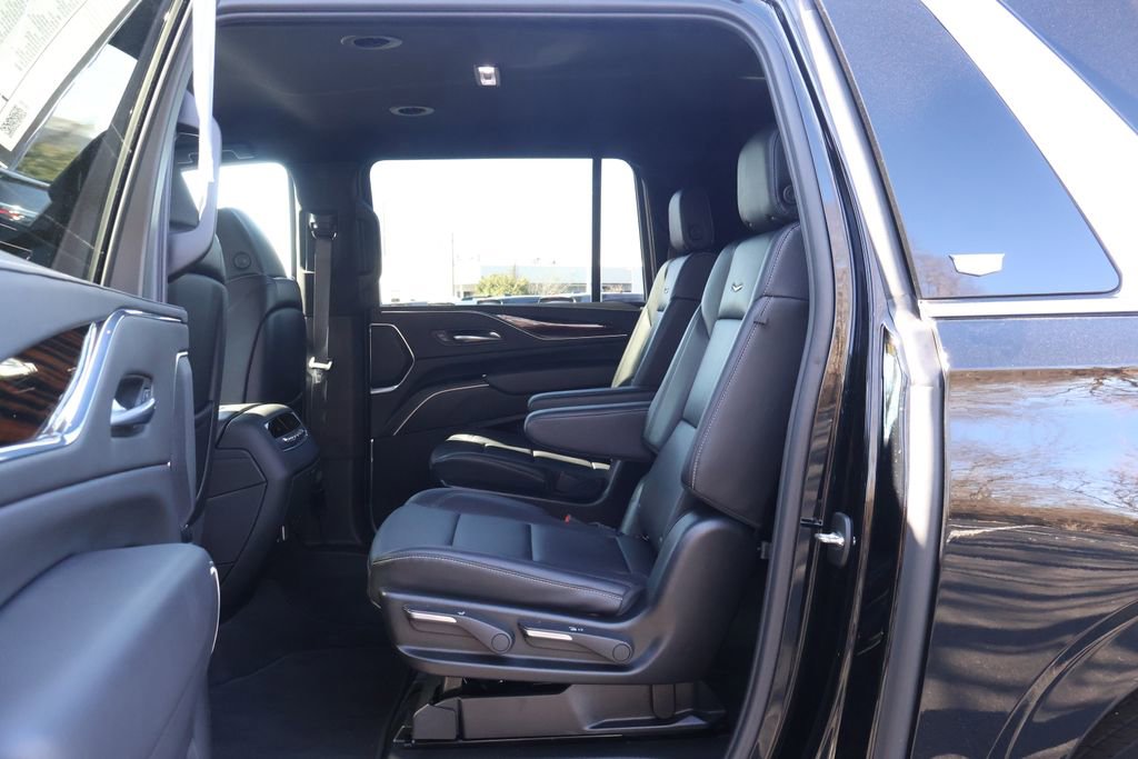 Used 2024 Cadillac Escalade ESV Luxury image 47