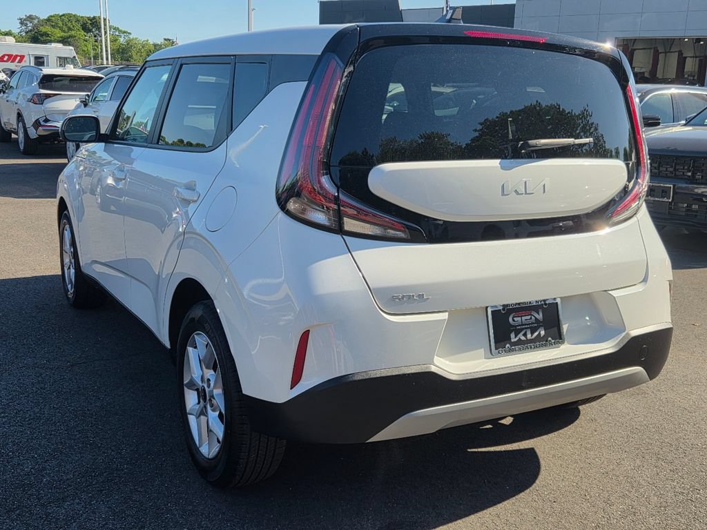 Used 2025 Kia Soul LX w/ LX Technology Package FWD image 6