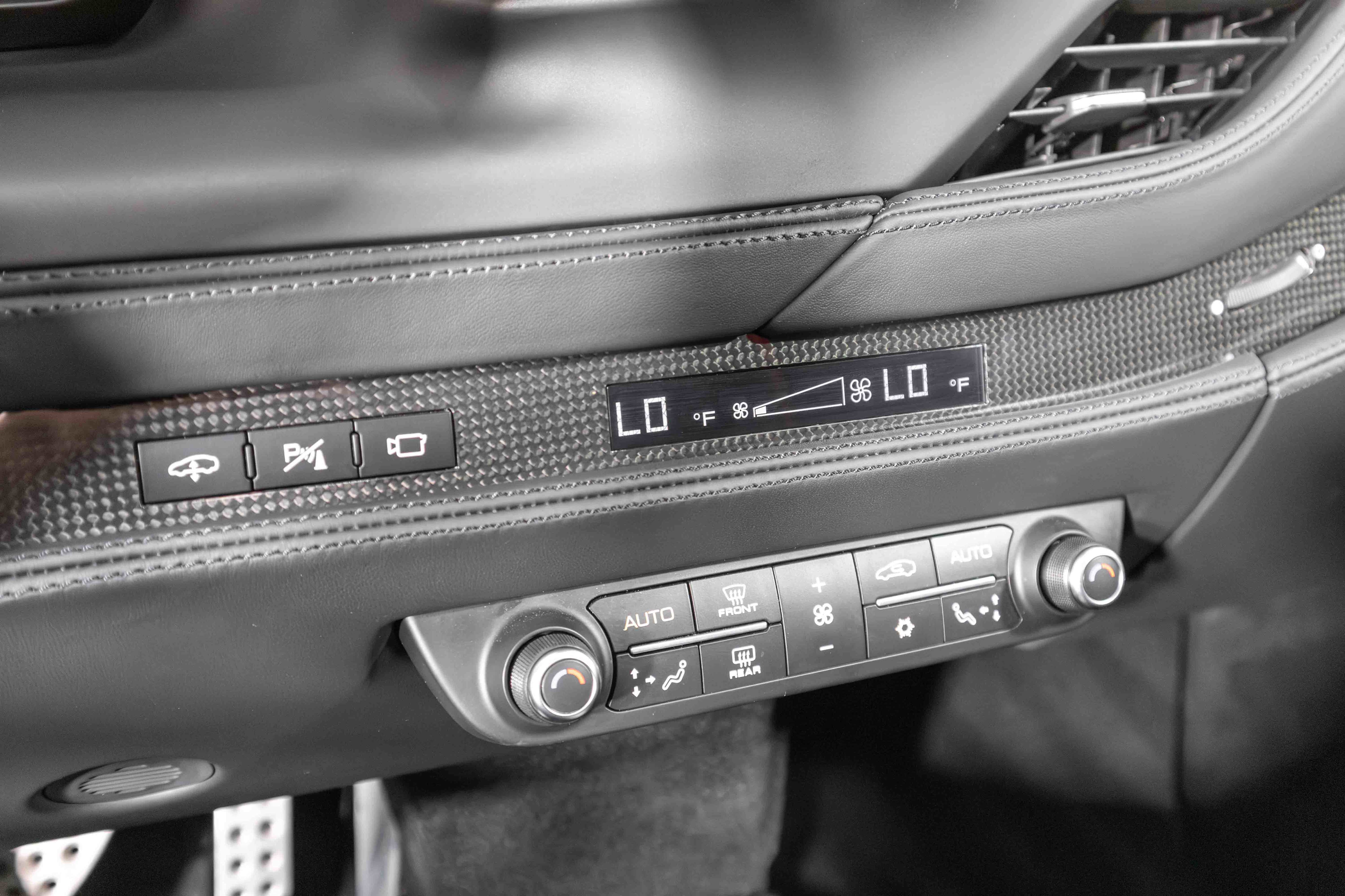 Used 2023 Ferrari F8 Tributo image 34