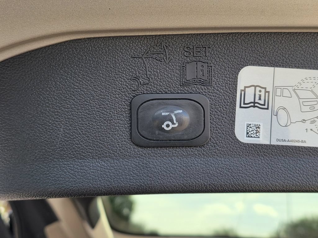 Used 2017 Ford Escape Titanium FWD image 10