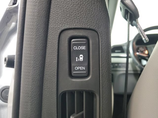 Used 2018 Honda Odyssey EX-L image 16