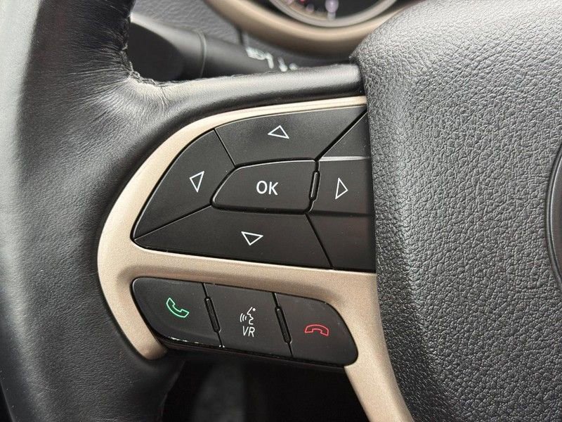 Used 2017 Jeep Cherokee Latitude w/ Comfort/Convenience Group image 20