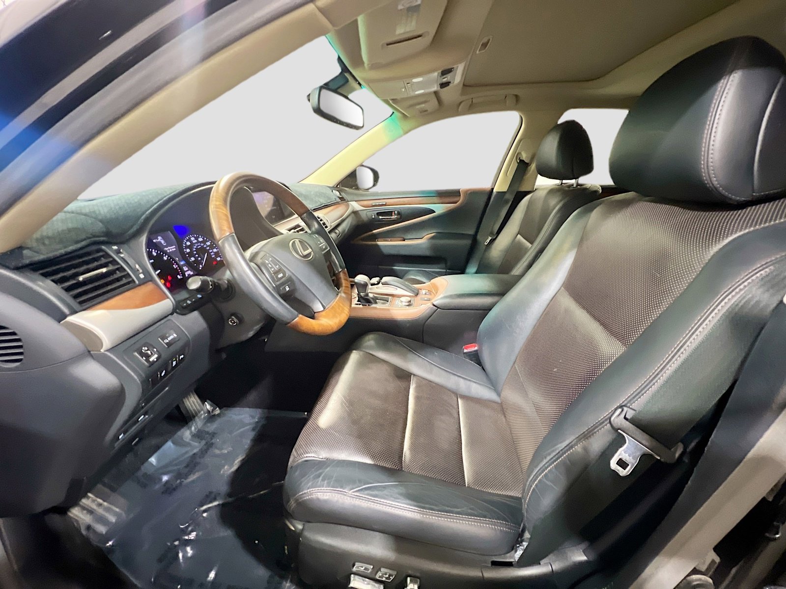 Used 2016 Lexus LS 460 w/ Comfort Package image 15