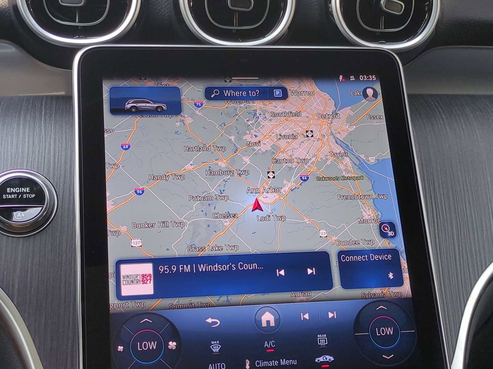 Used 2025 Mercedes-Benz GLC 300 4MATIC image 31