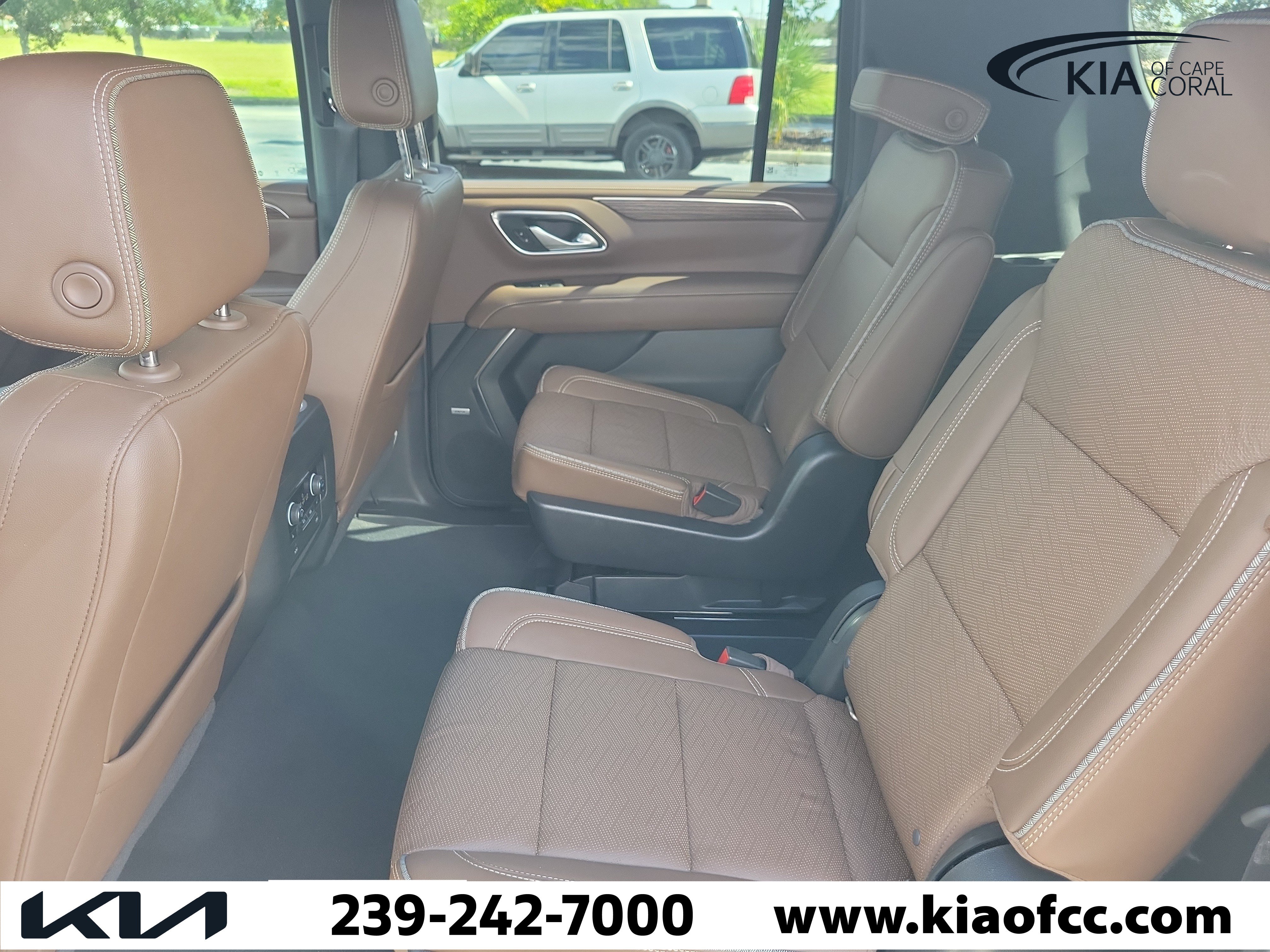 Used 2022 Chevrolet Suburban High Country RWD image 13