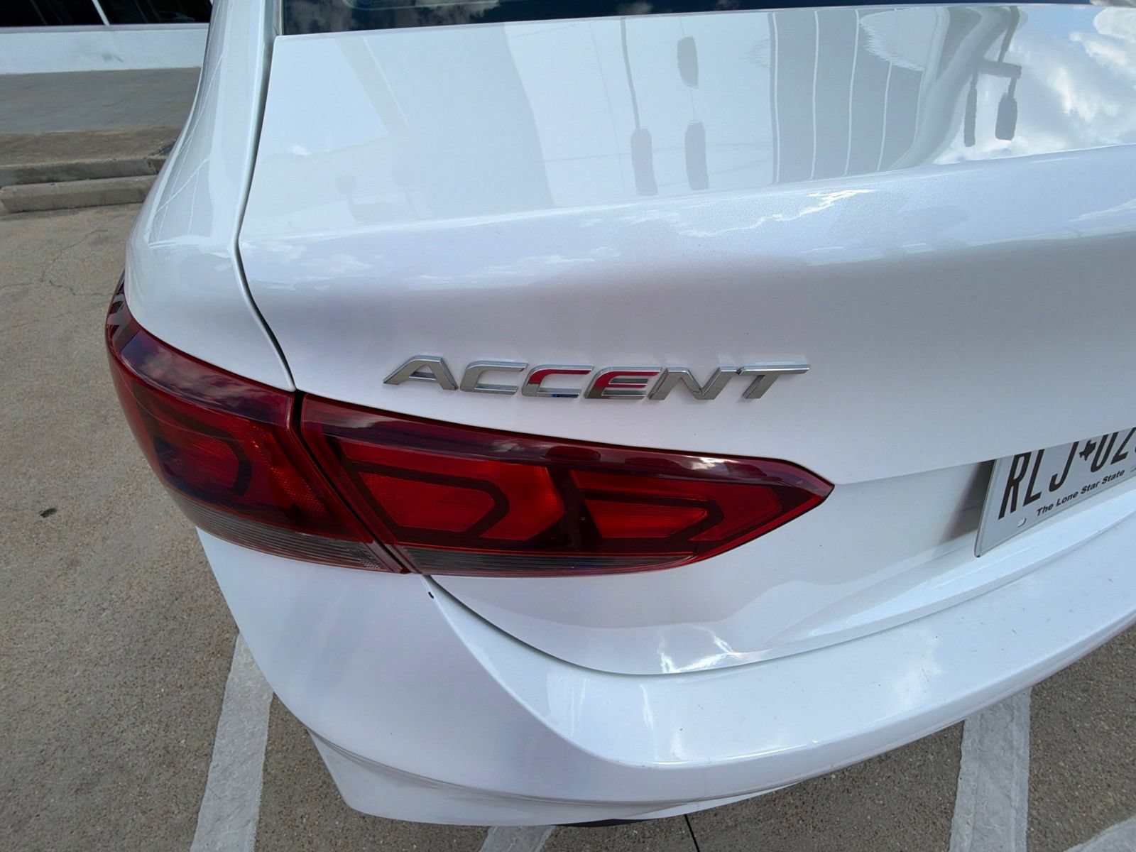 Used 2020 Hyundai Accent SE w/ Cargo Package FWD image 9