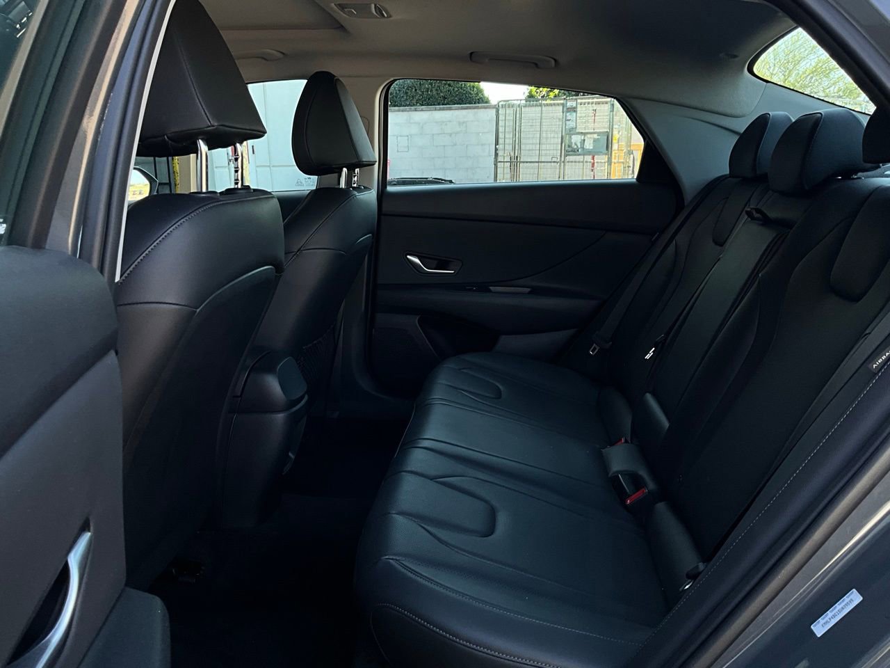 Used 2025 Hyundai Elantra Limited image 12