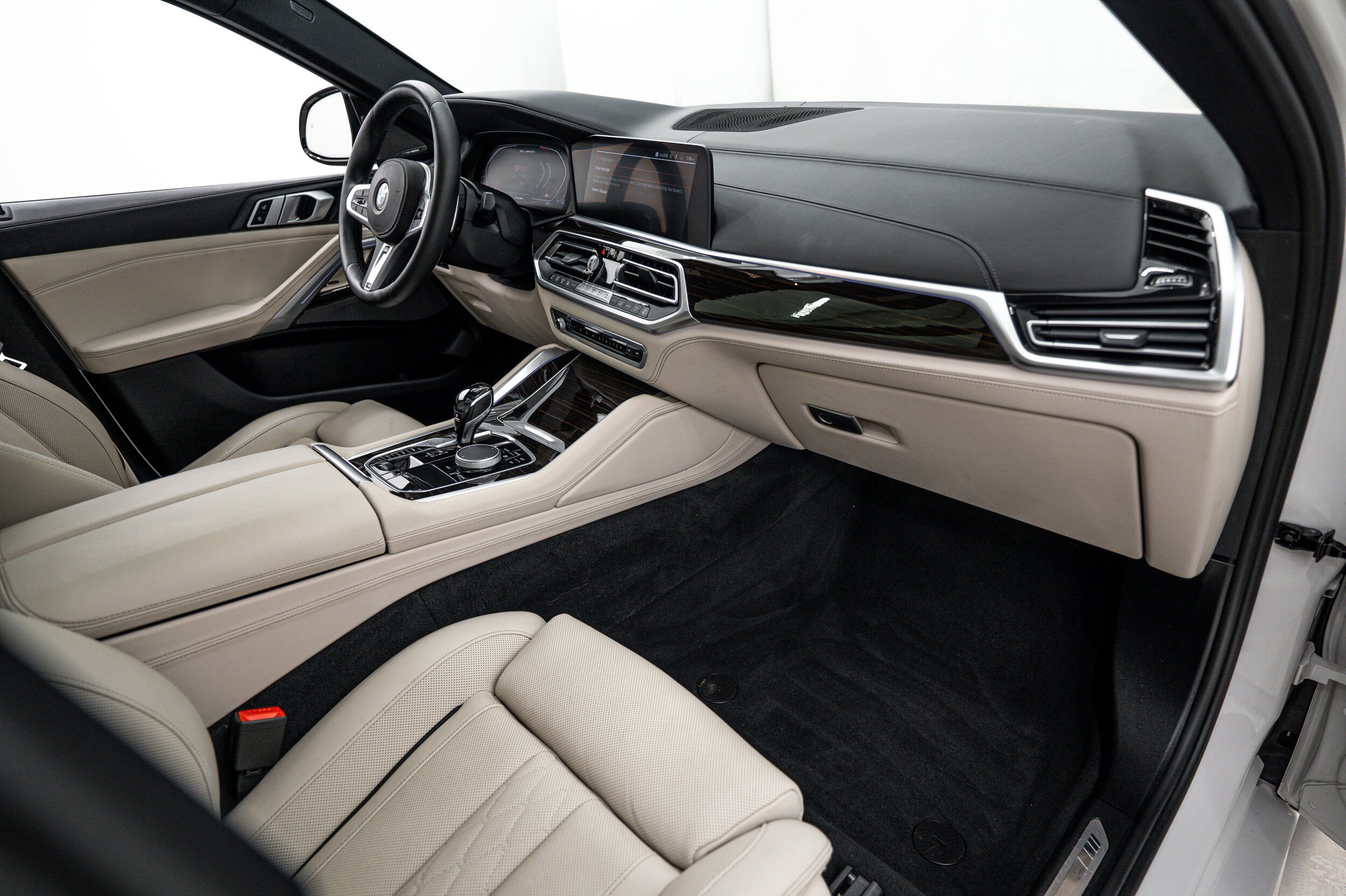 Used 2020 BMW X6 M50i w/ Luxury Seating Package AWD/4WD image 20
