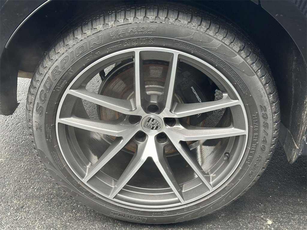 Used 2025 Porsche Macan image 9