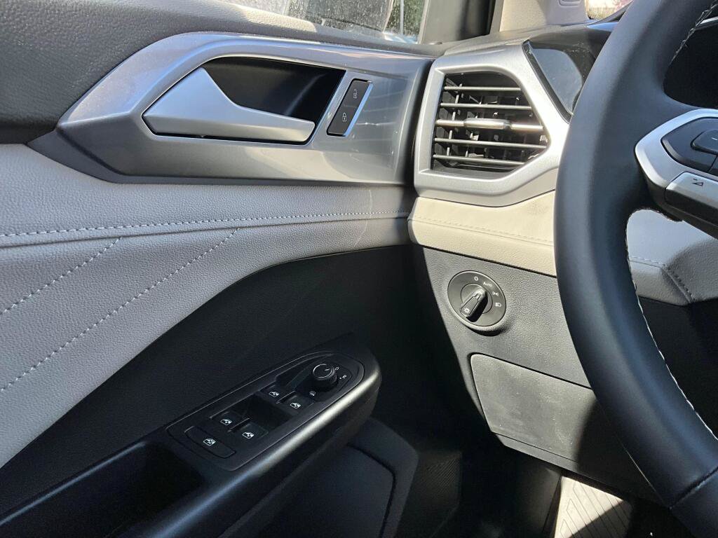 New 2026 Volkswagen Taos SEL AWD/4WD image 23