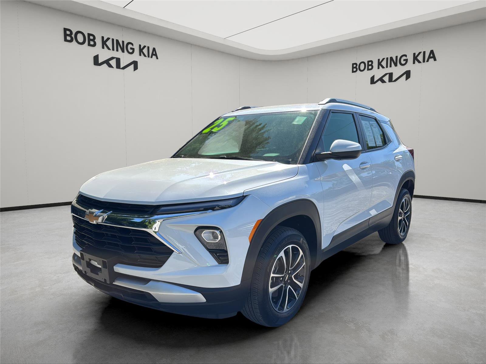 Used 2025 Chevrolet TrailBlazer LT AWD/4WD image 1