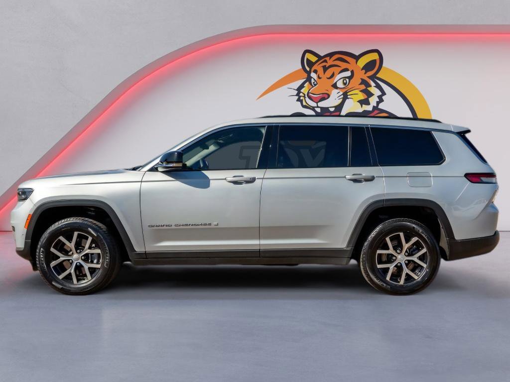 Used 2024 Jeep Grand Cherokee L Limited w/ Luxury Tech Group II image 8