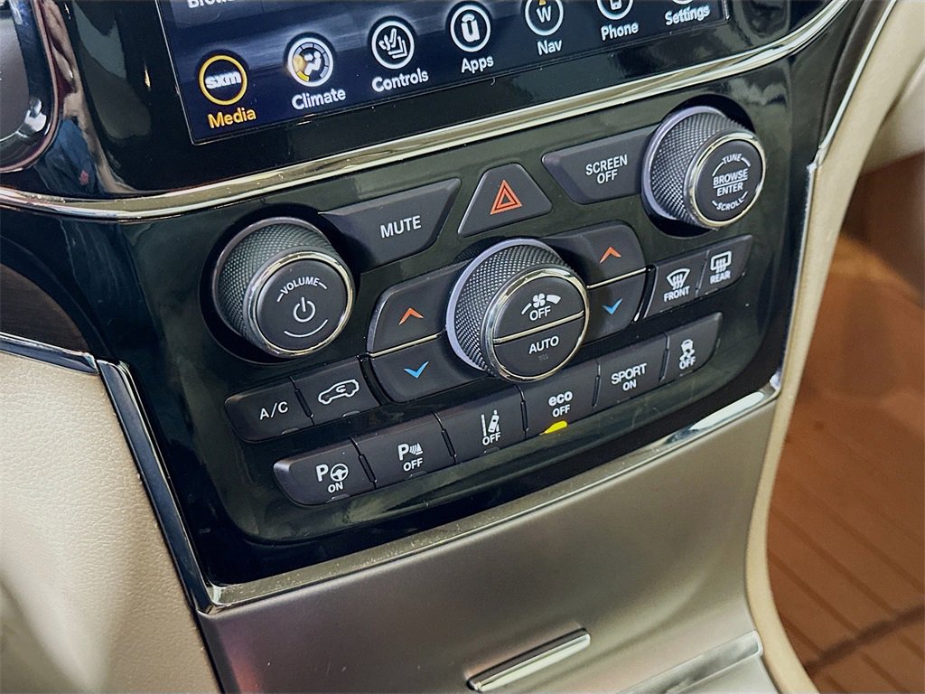 Used 2019 Jeep Grand Cherokee Overland image 27