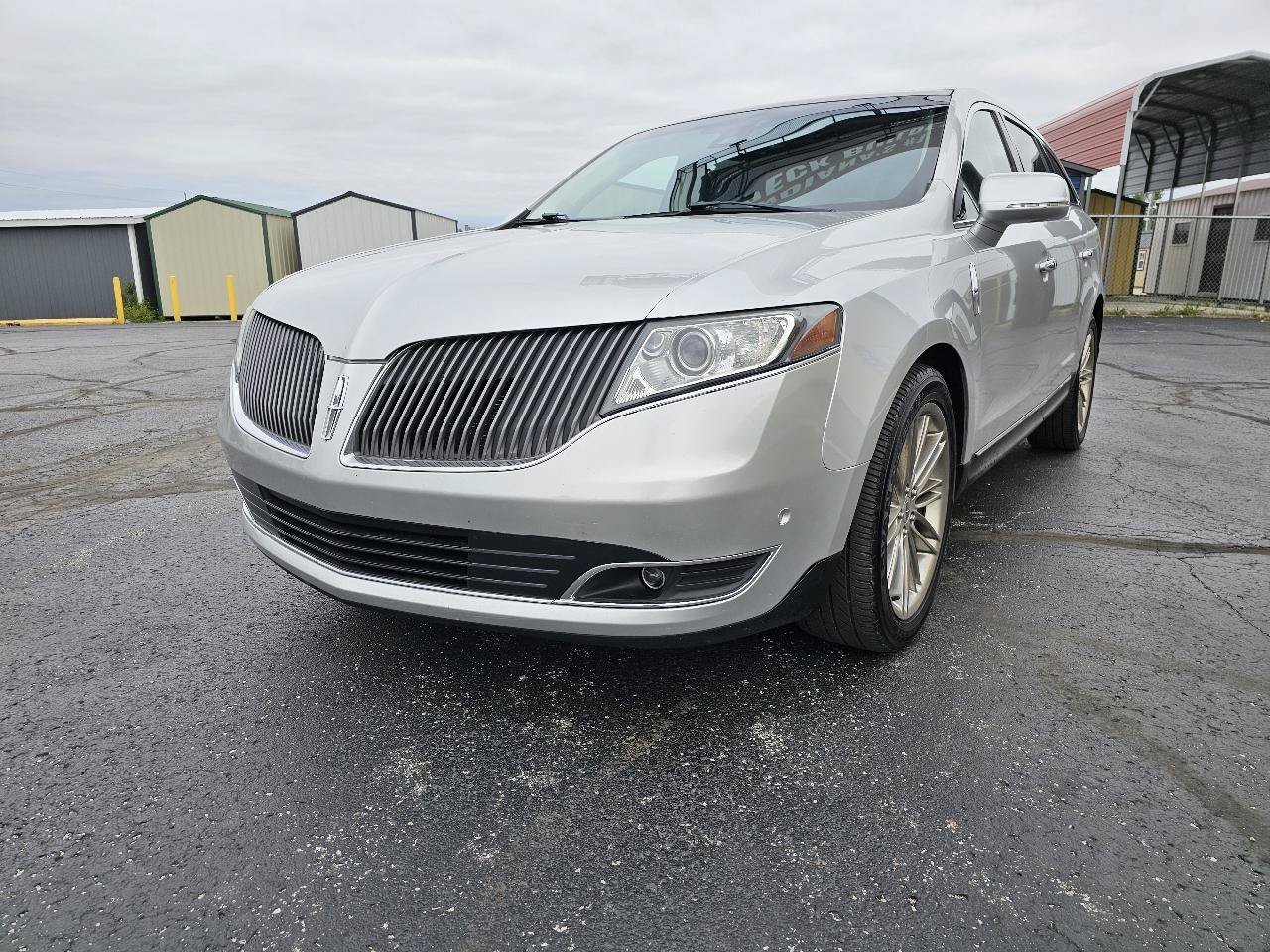 Used 2014 Lincoln MKT AWD image 2