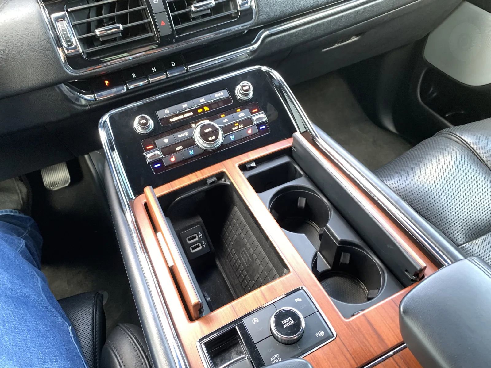 Used 2018 Lincoln Navigator L Reserve w/ Technology Package image 16