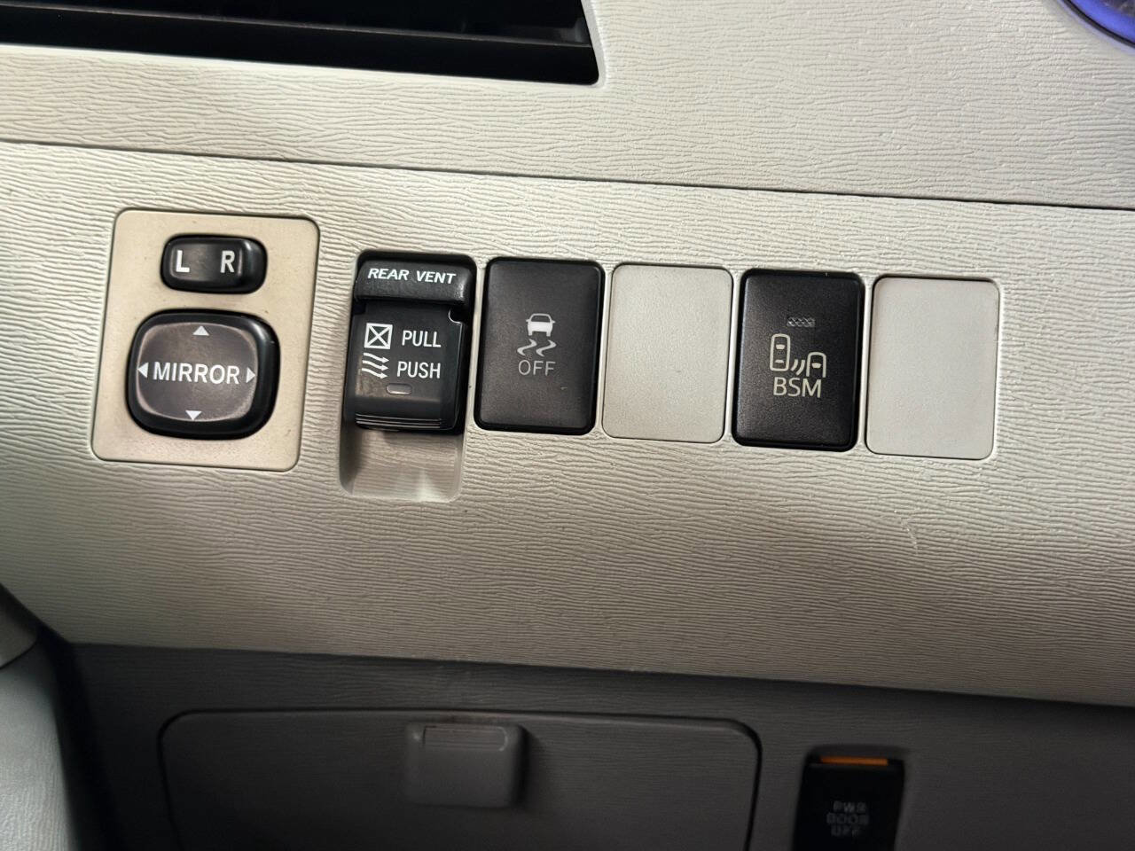 Used 2013 Toyota Sienna XLE image 37