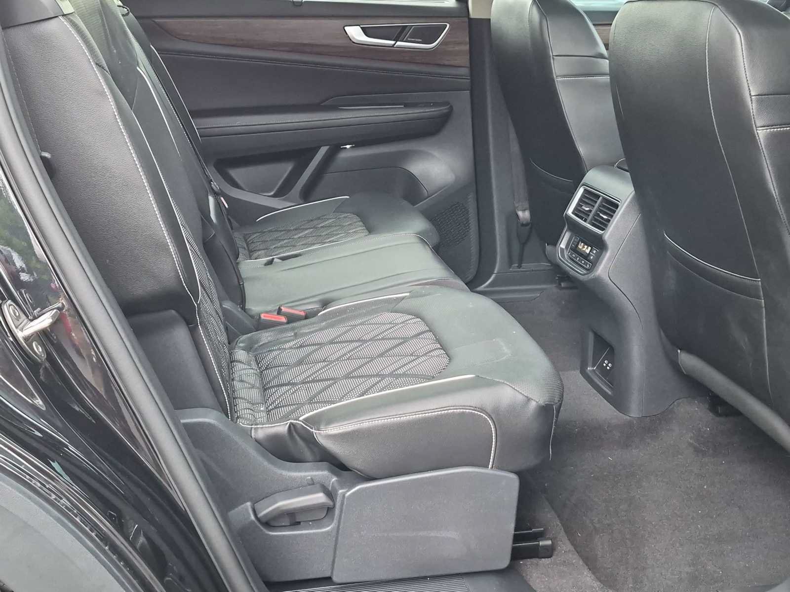 Used 2024 Volkswagen Atlas SEL Premium R-Line AWD/4WD image 22