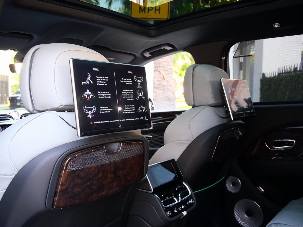 Used 2025 Bentley Bentayga Extended Wheelbase AWD/4WD image 23