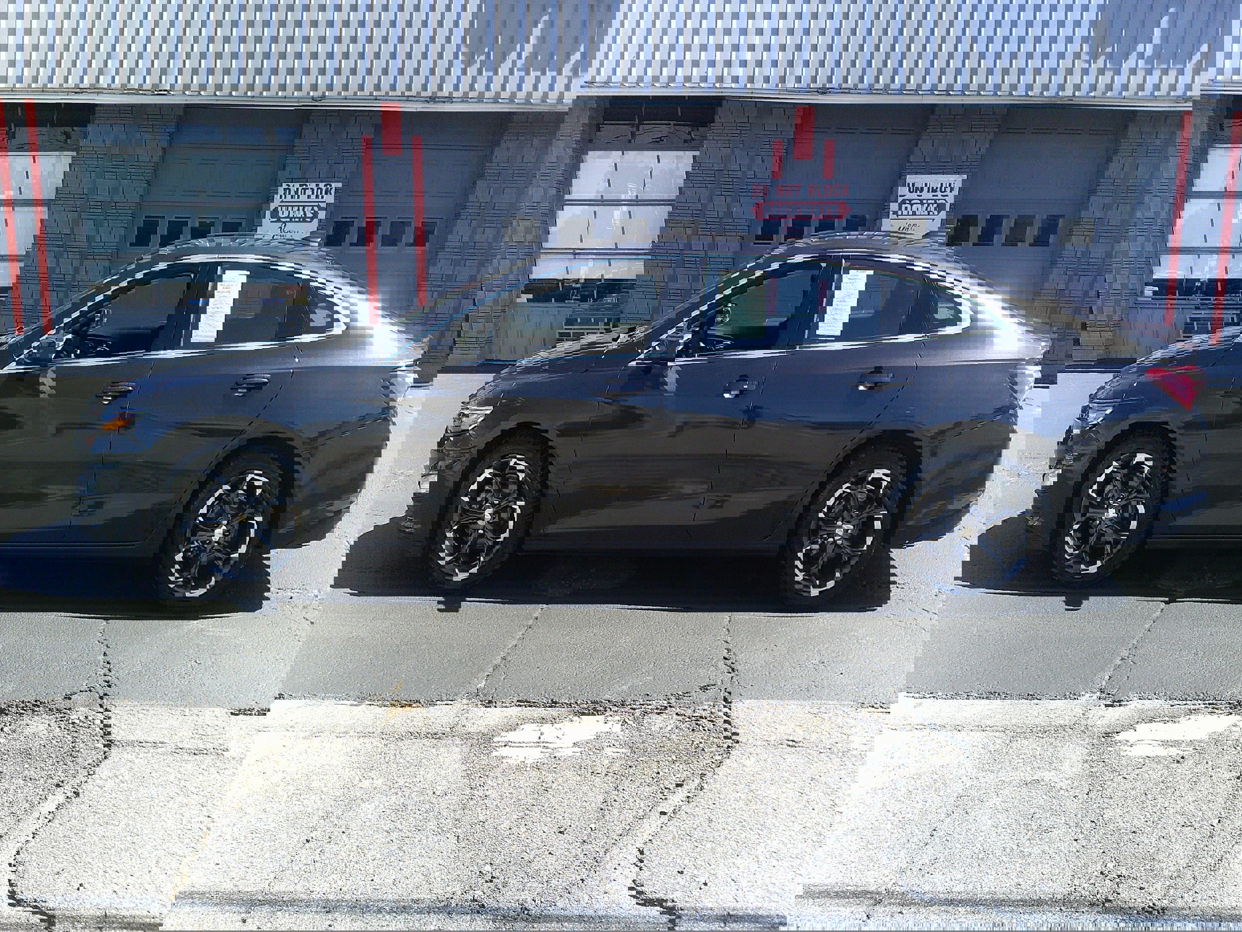 Used 2022 Chevrolet Malibu LT image 2