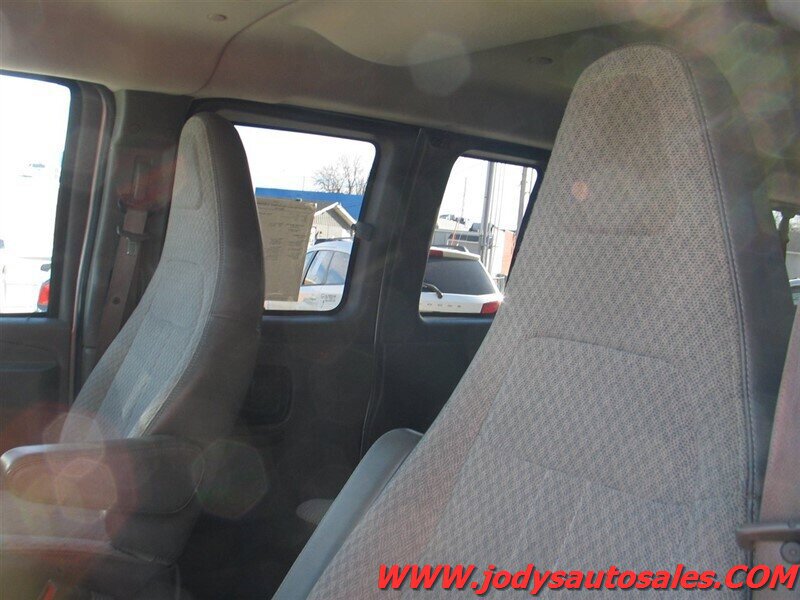 Used 2017 Chevrolet Express 3500 LT w/ LT Preferred Equipment Group RWD image 5