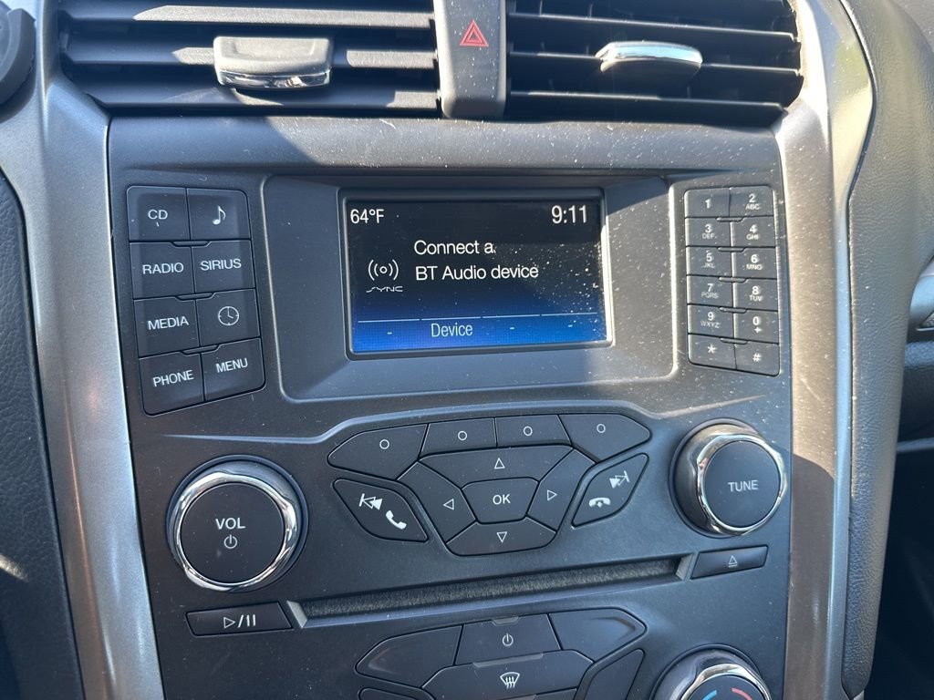 Used 2018 Ford Fusion SE FWD image 9