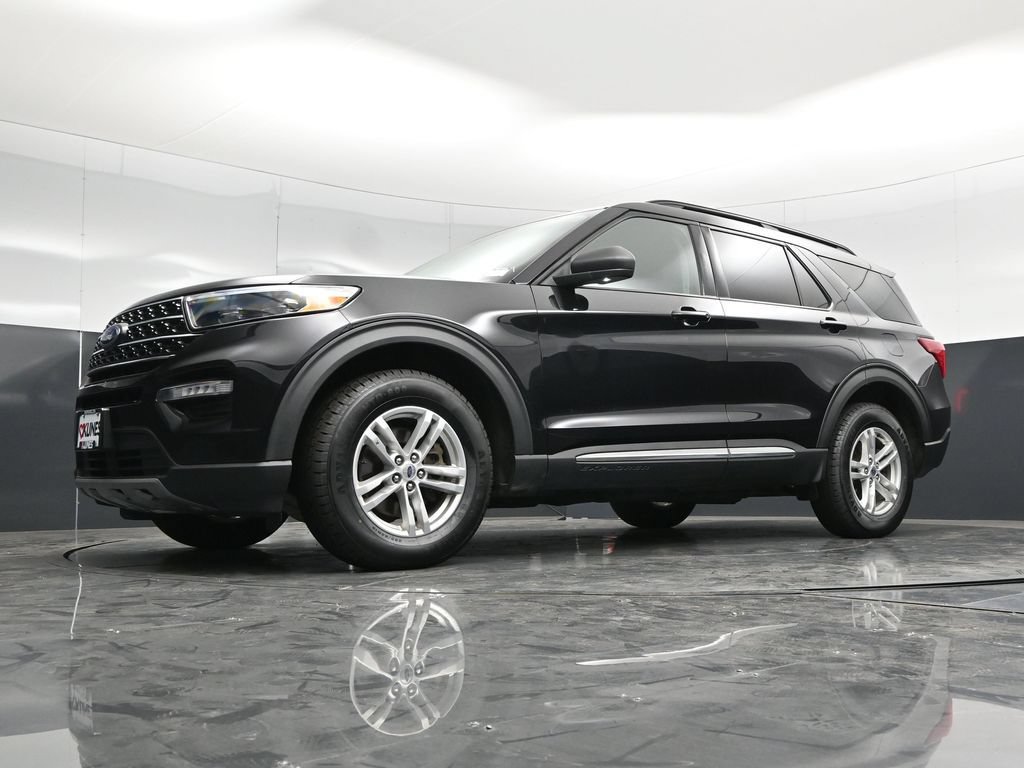 Used 2023 Ford Explorer XLT w/ Equipment Group 202A AWD/4WD image 52
