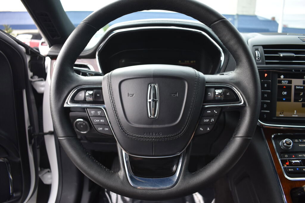 Used 2017 Lincoln Continental Premiere image 20