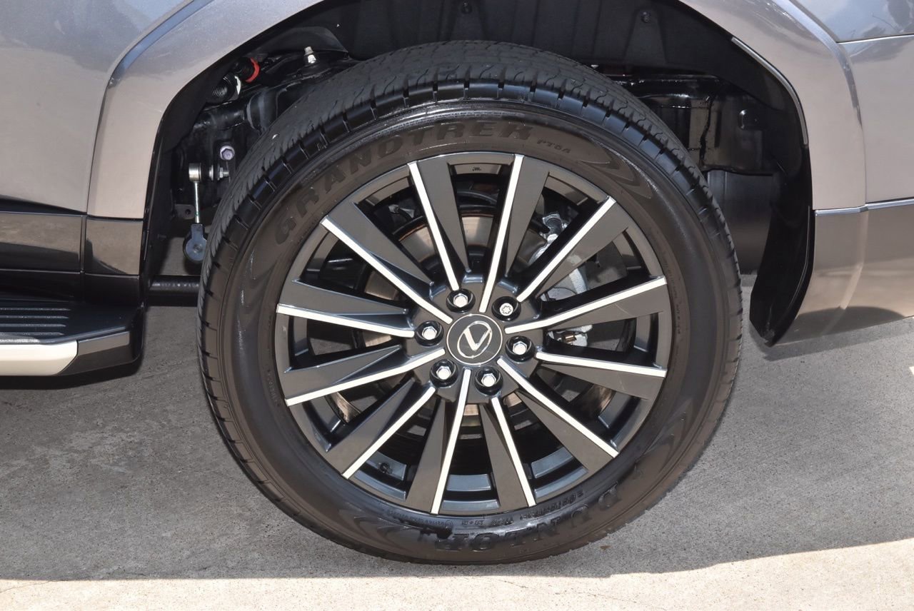 Used 2024 Lexus GX 550 w/ Accessory Package (Z1) AWD/4WD image 40