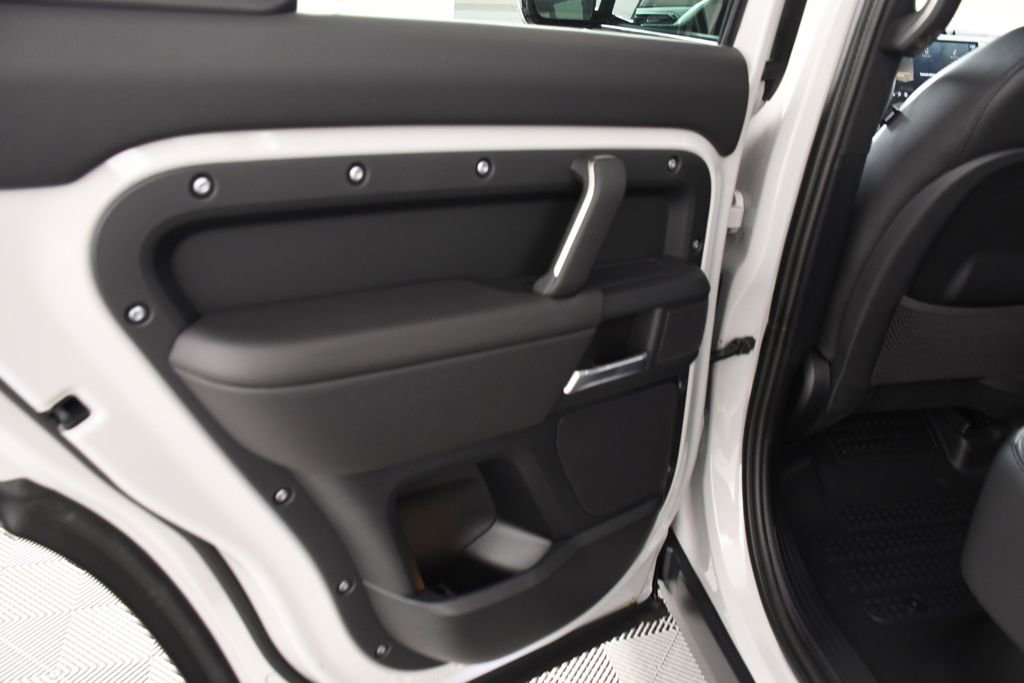 New 2026 Land Rover Defender 110 X-Dynamic SE AWD/4WD image 25