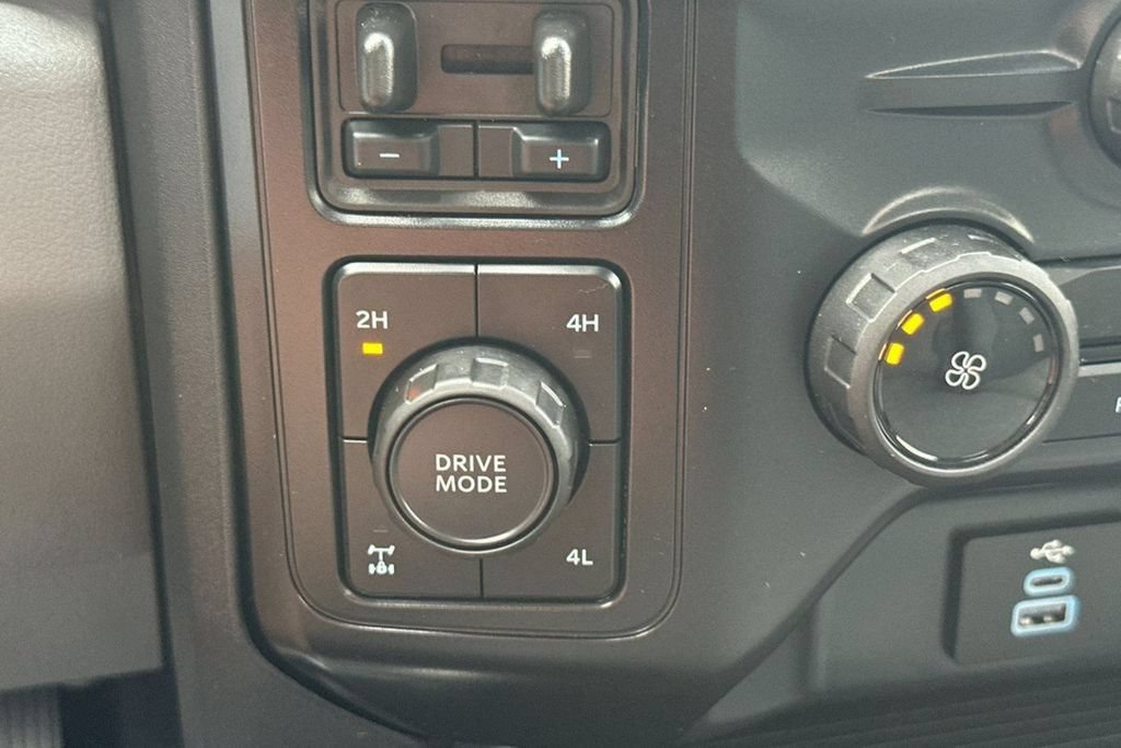 Used 2025 Ford F350 XLT w/ 360-Degree Camera Package AWD/4WD image 38