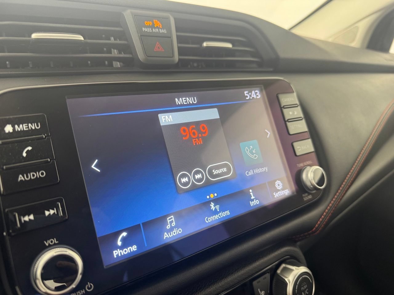 Used 2025 Nissan Versa SR FWD image 14