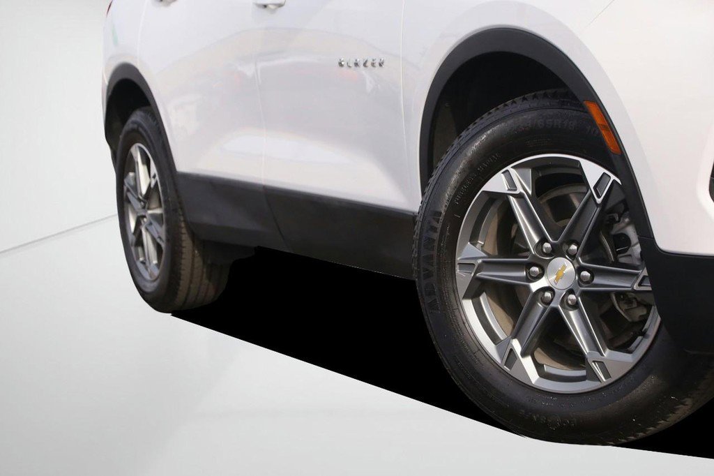 Used 2024 Chevrolet Blazer LT image 3