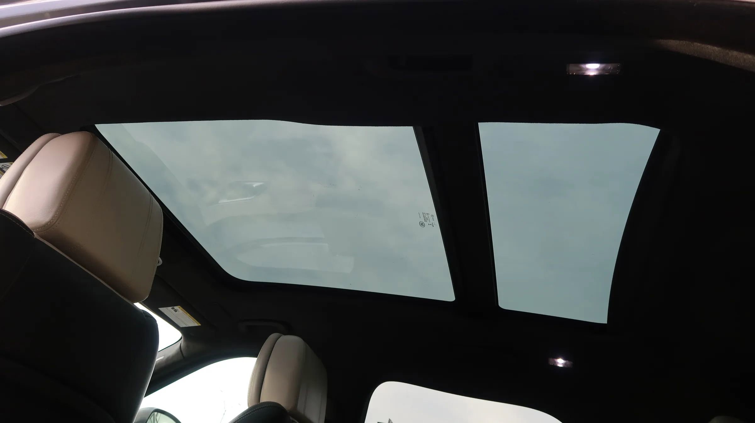 Used 2018 Land Rover Range Rover Velar image 43