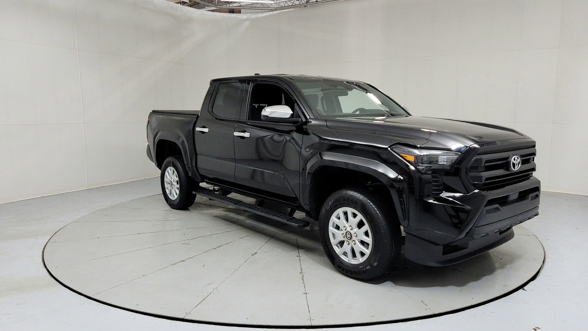 Used 2025 Toyota Tacoma SR AWD/4WD image 7