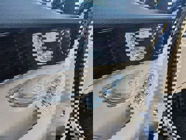 Used 2021 Mercedes-Benz GLC 300 image 14