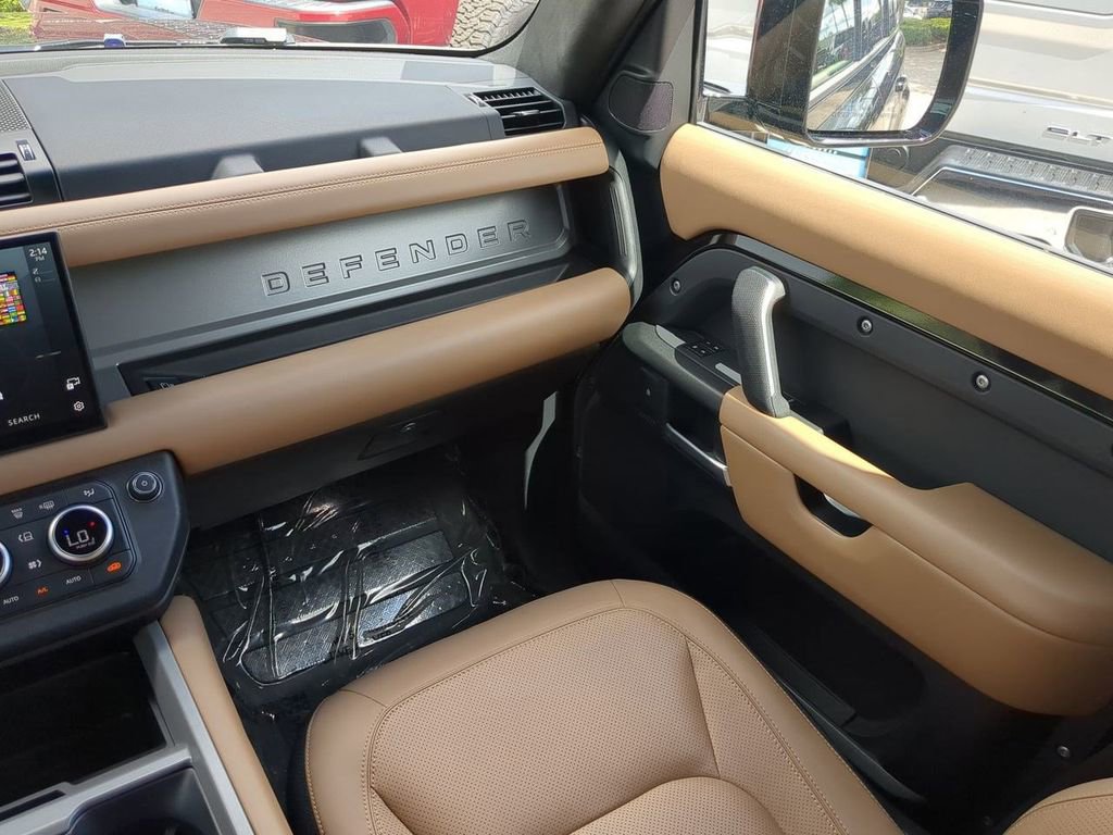 Used 2025 Land Rover Defender 130 V8 image 17