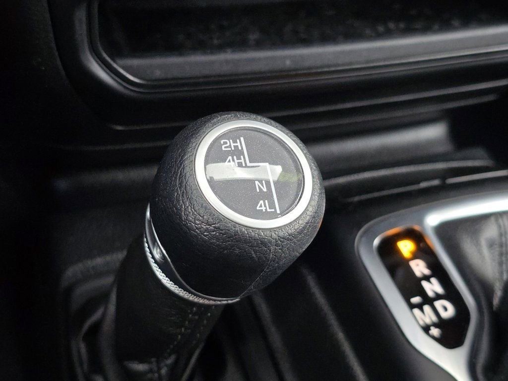 Used 2020 Jeep Wrangler Sport AWD/4WD image 3