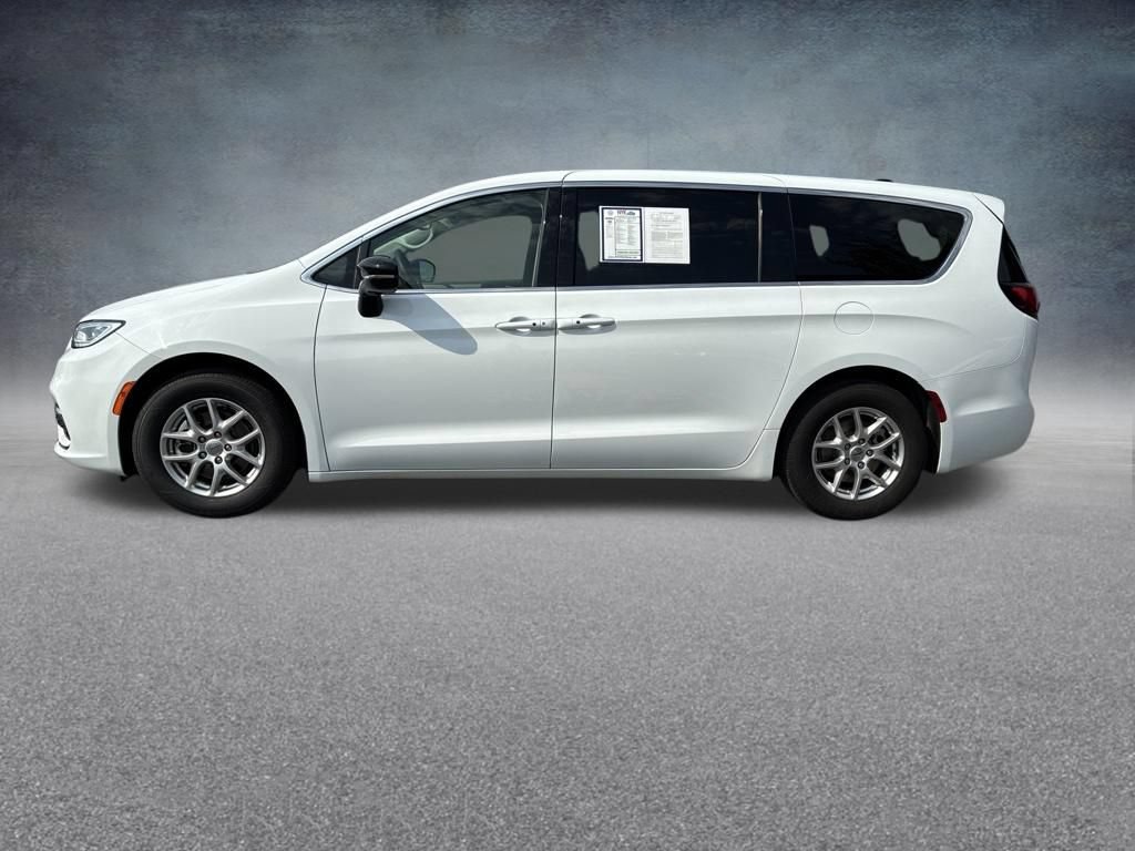 Used 2024 Chrysler Pacifica Touring-L FWD video 2