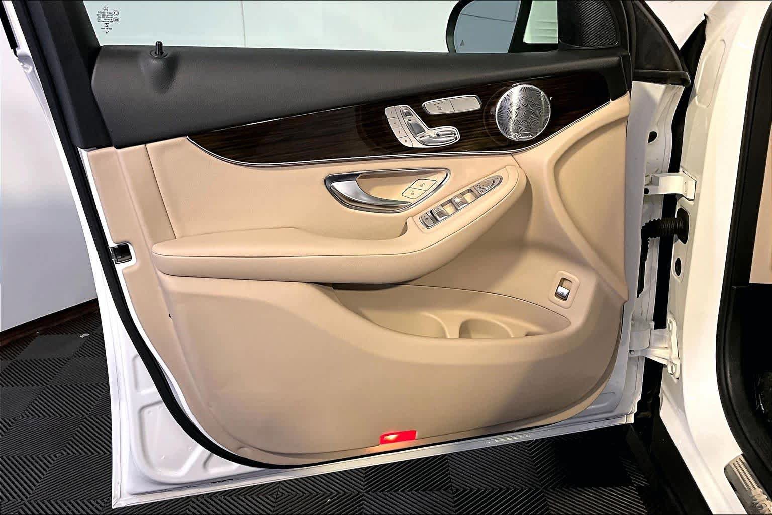 Used 2017 Mercedes-Benz GLC 300 4MATIC image 22