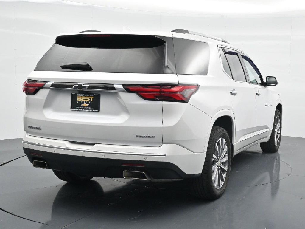 Used 2023 Chevrolet Traverse Premier FWD image 7