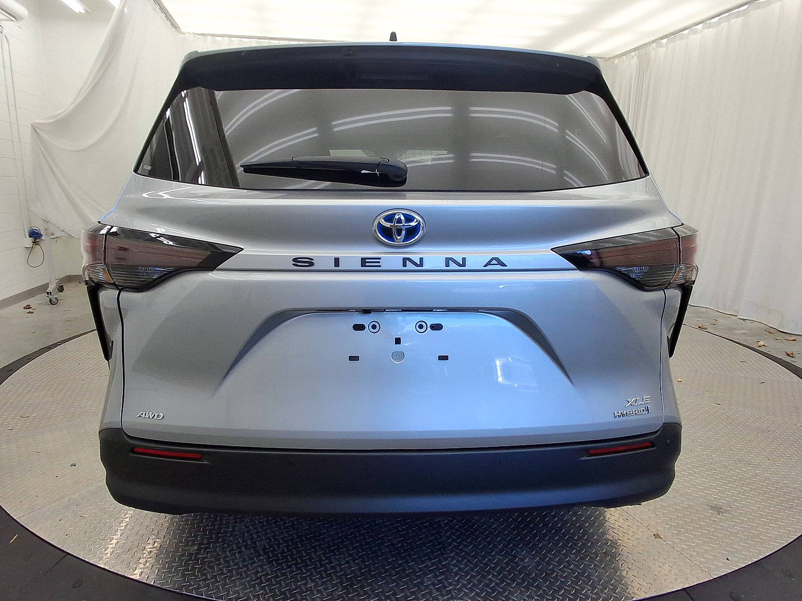 Certified 2024 Toyota Sienna XLE AWD/4WD image 18