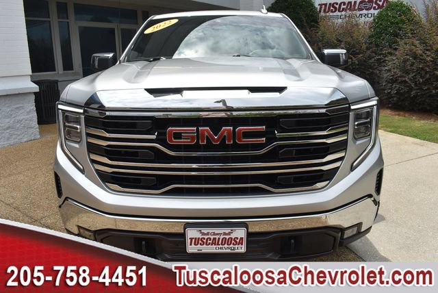 Used 2022 GMC Sierra 1500 SLT w/ X31 Off-Road Package AWD/4WD image 4