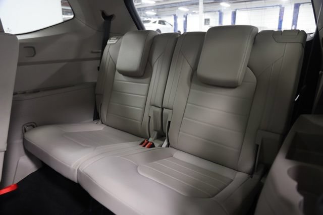 Used 2025 Volkswagen Atlas SEL AWD/4WD image 33