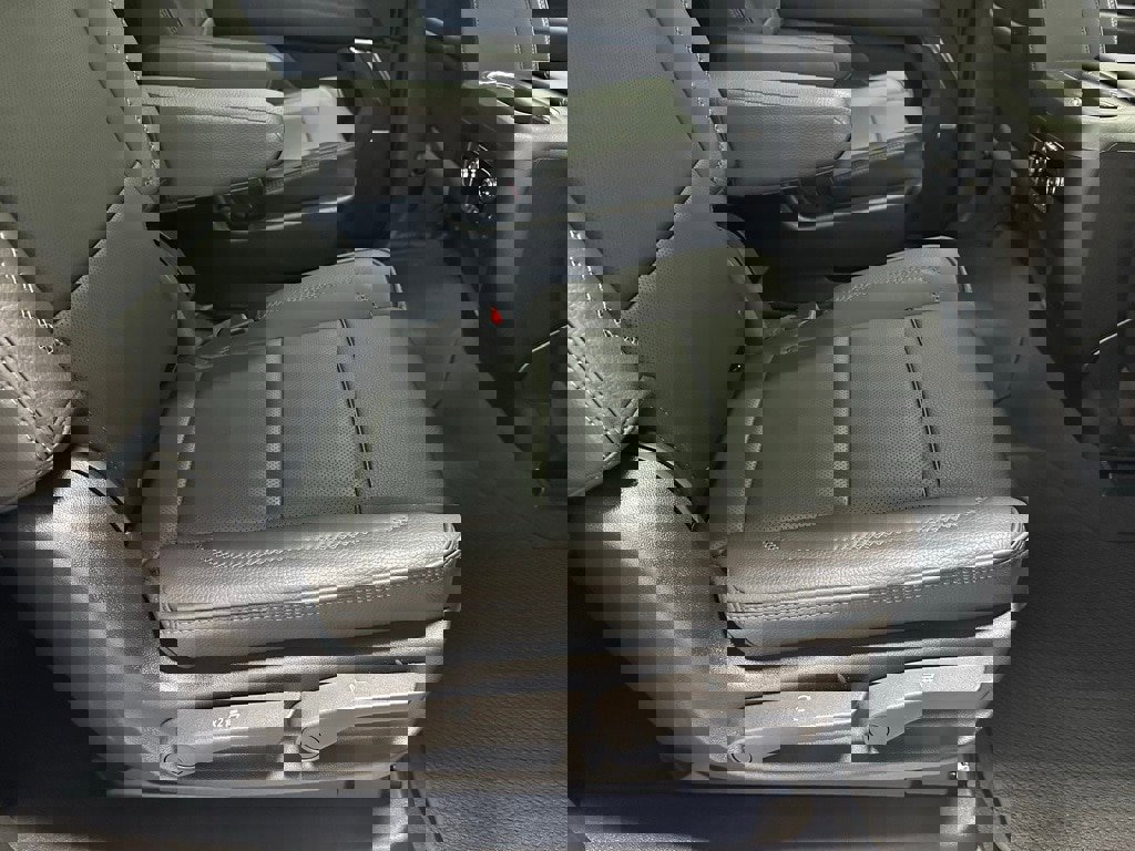 Used 2025 GMC Yukon XL Denali w/ Sun & Power Step Package image 51