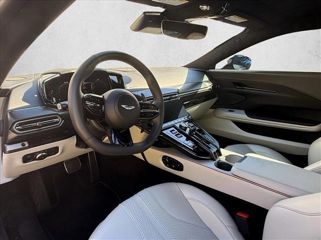 Used 2025 Aston Martin V8 Vantage Coupe image 14