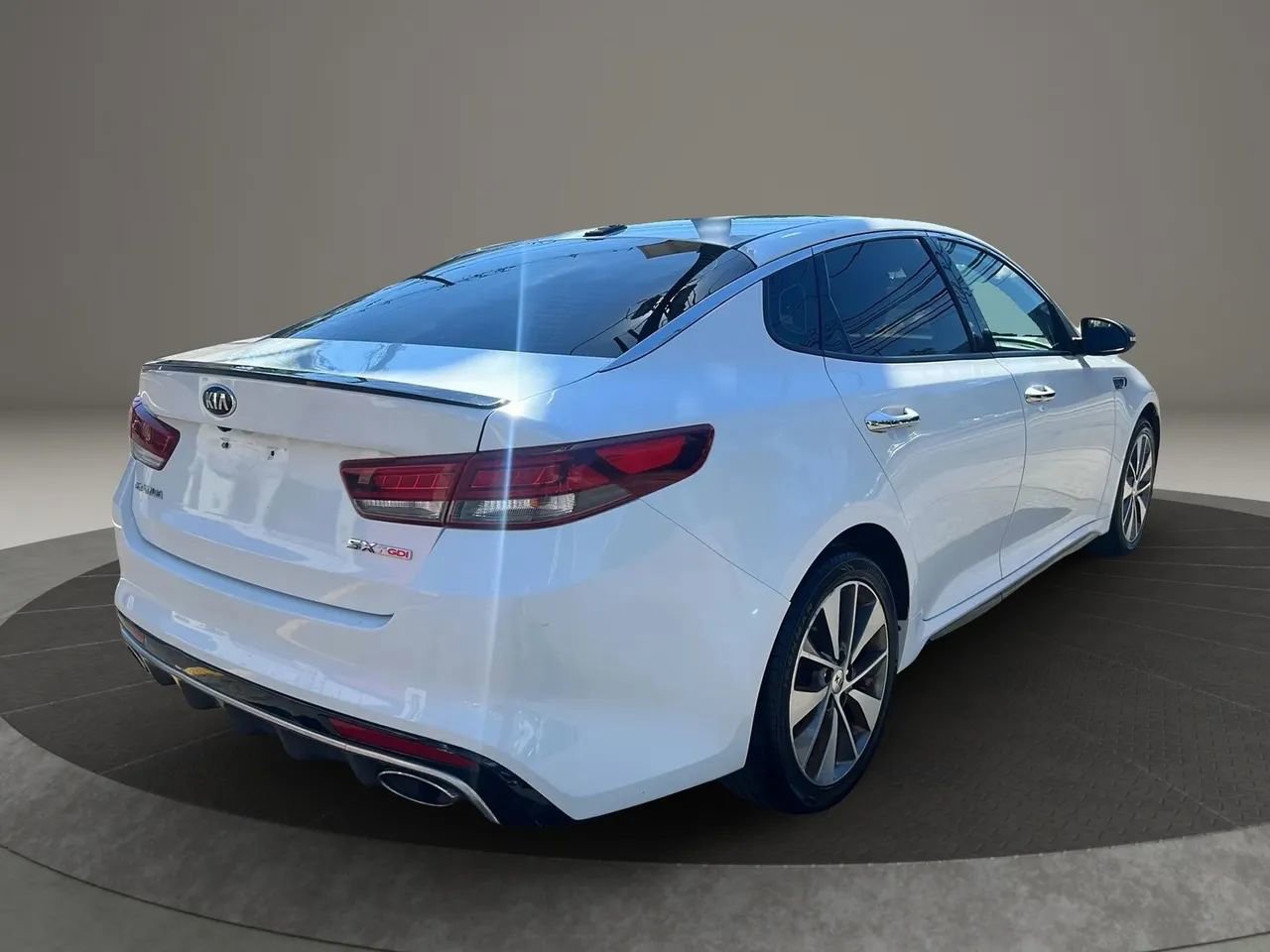 Used 2017 Kia Optima SX image 5