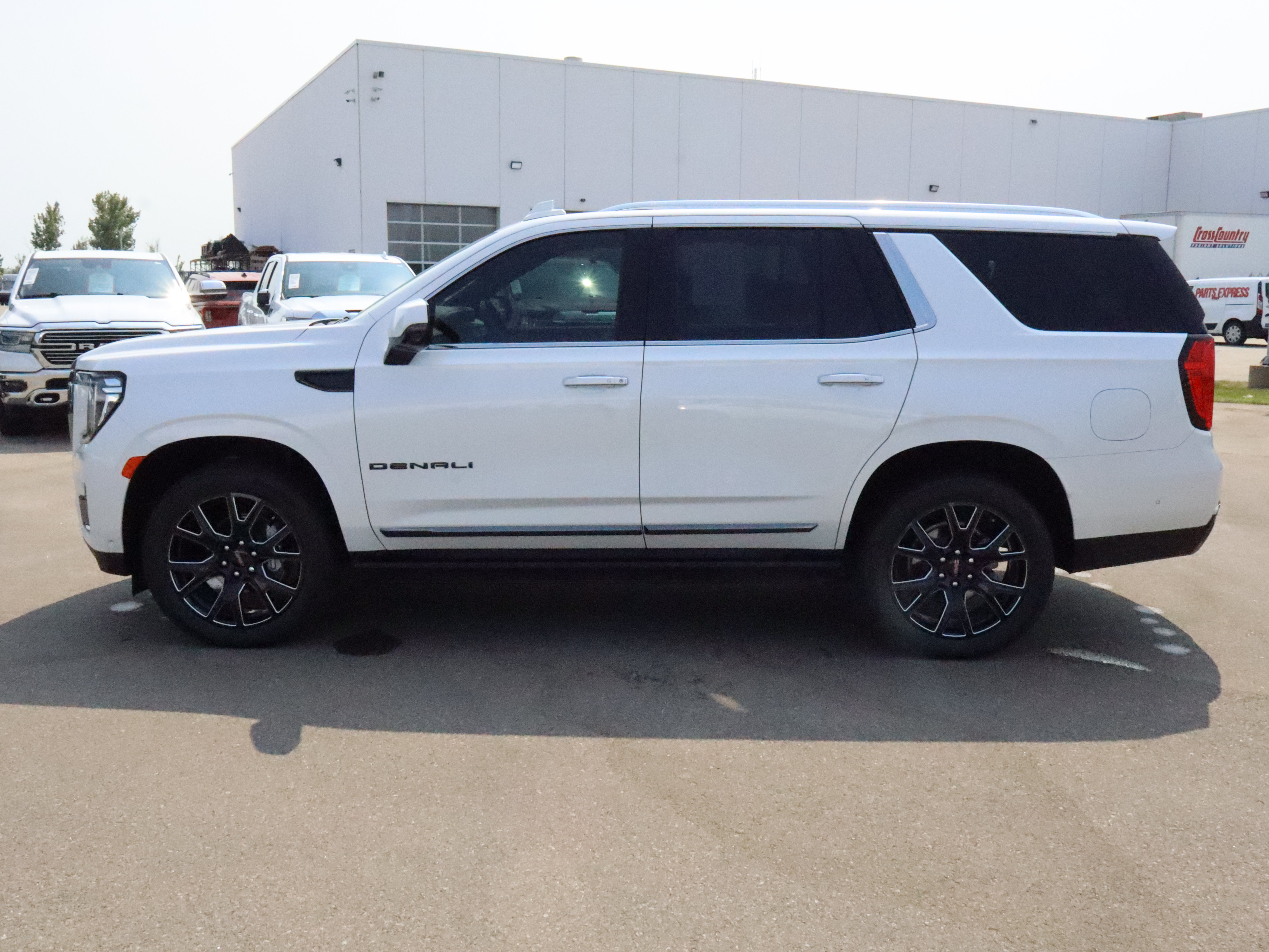 Used 2024 GMC Yukon Denali Ultimate AWD/4WD image 4