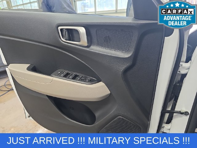 Used 2026 Hyundai Venue SEL FWD image 27